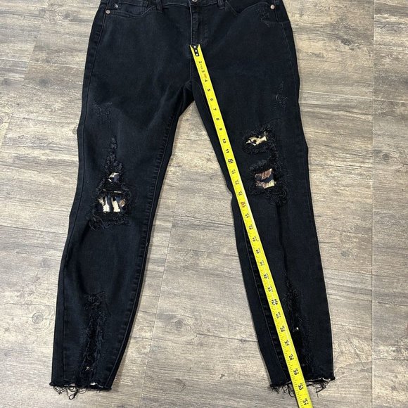 Judy Blue Skinny Fit Jeans 13/31 Stretch Black Distressed Animal Print Raw Hem - Picture 6 of 10